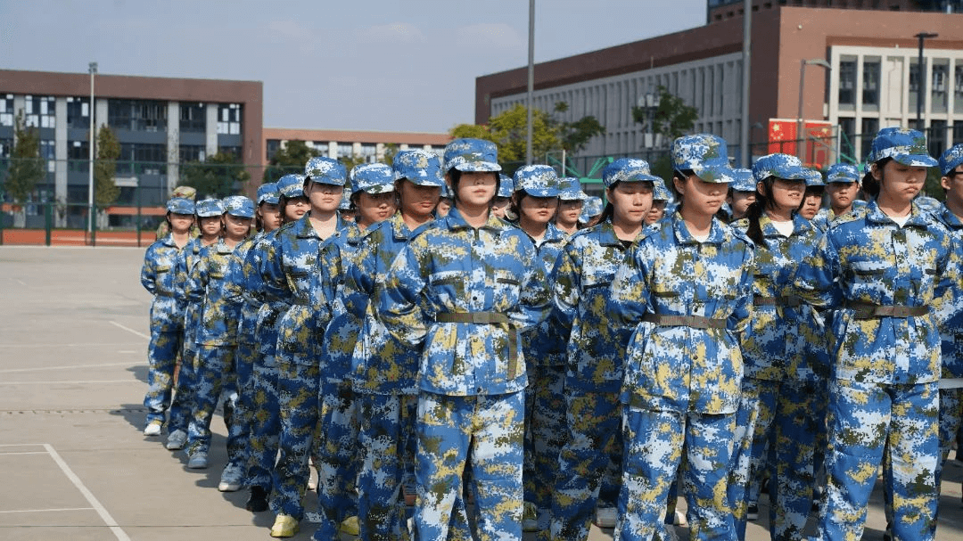 成都新華2024年秋季新生軍事素質(zhì)拓展訓練