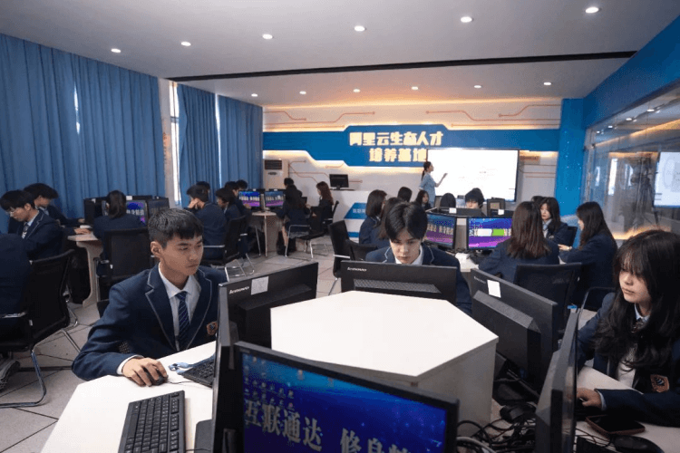 孩子想轉(zhuǎn)學學技術，家長到底該不該支持？