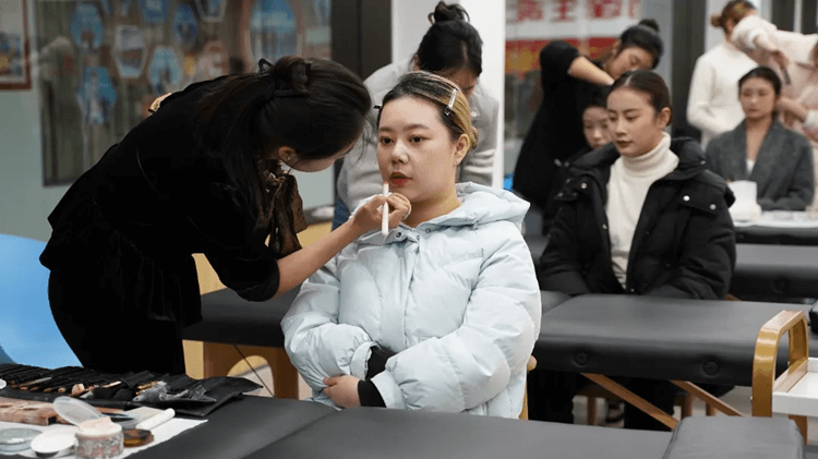 臨近年底，打工返鄉(xiāng)學(xué)什么技術(shù)年后好就業(yè)？