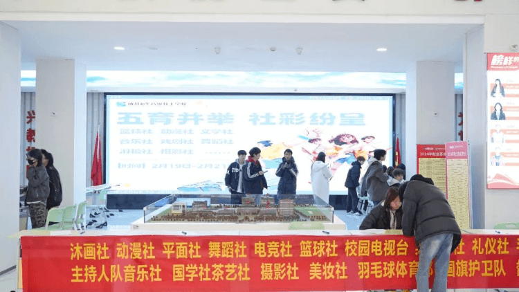 初入新華的新生們，在學(xué)校學(xué)習(xí)生活是什么樣的？