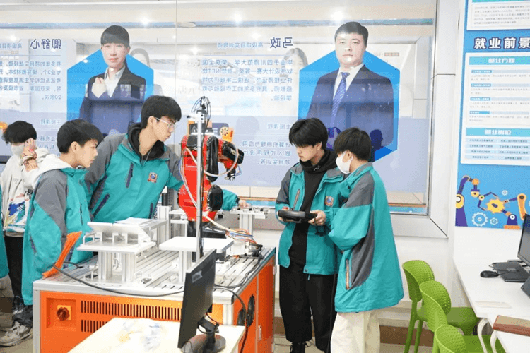 2025年春季學(xué)位告急，千萬不能錯(cuò)過春季報(bào)名！