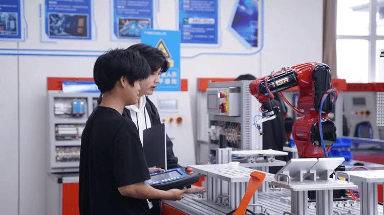 別再誤解！一文讀懂孩子真實(shí)的職校生活日常