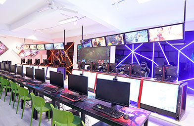 四川新華電腦學(xué)院電競(jìng)實(shí)訓(xùn)基地