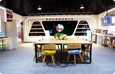 四川新華電腦學(xué)院VR動(dòng)漫游戲展廳