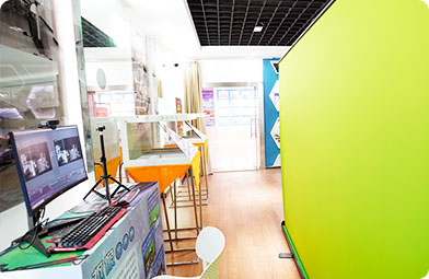 四川新華電腦學(xué)院VR虛擬現(xiàn)實(shí)體驗(yàn)廳