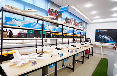 四川新華電腦學(xué)院無(wú)人機(jī)實(shí)訓(xùn)基地