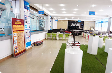 四川新華電腦學(xué)院無(wú)人機(jī)實(shí)訓(xùn)基地