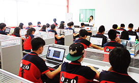 天貓創(chuàng)業(yè)與運營班實訓(xùn)認(rèn)真上課的學(xué)生