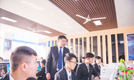 認(rèn)真上軟件課的學(xué)生